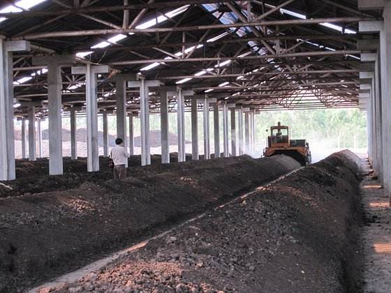 有機(jī)肥翻堆機(jī)的發(fā)酵槽的施工要求